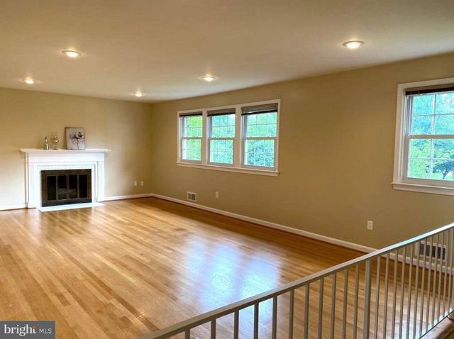 1040 WARBLER, Mclean, VA 22101