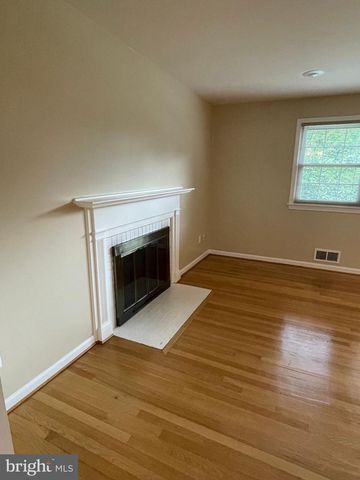 1040 WARBLER, Mclean, VA 22101