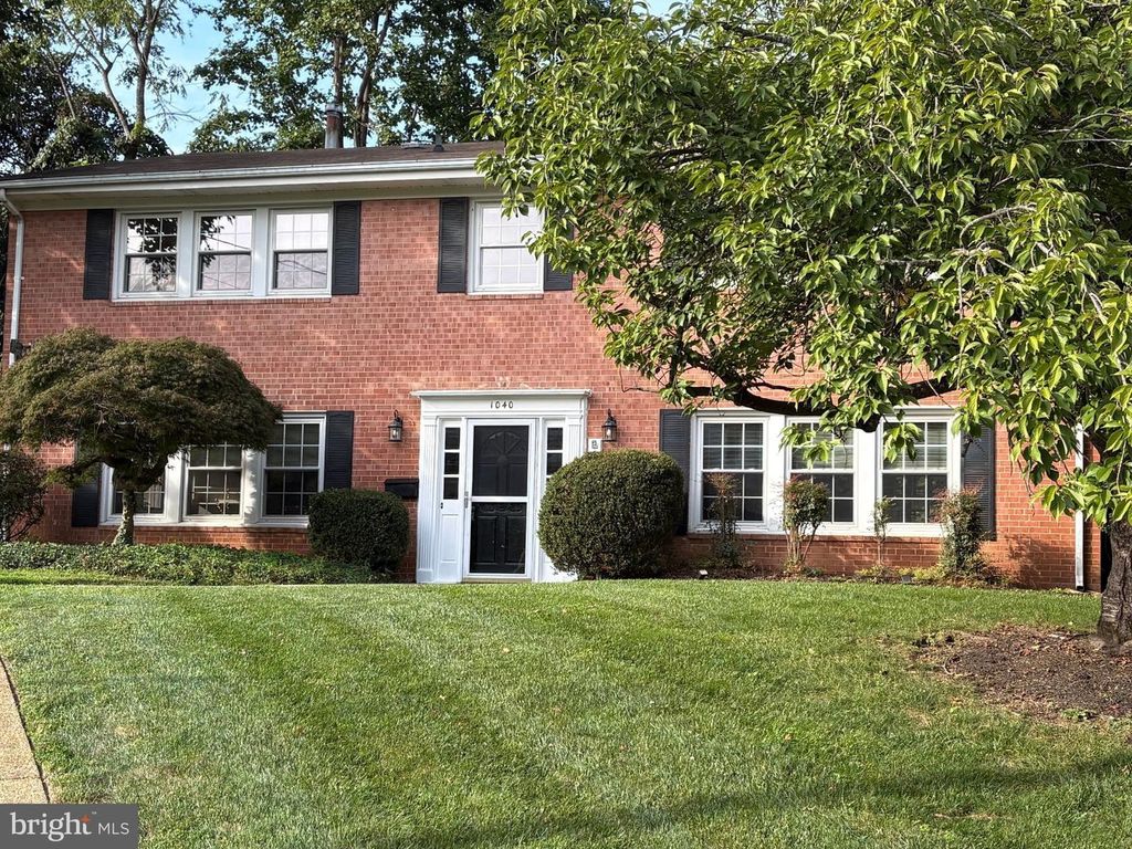 1040 WARBLER, Mclean, VA 22101