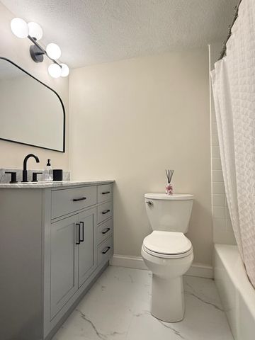 1100 Salem St 96, Lynnfield, MA 01940