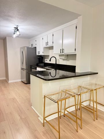 1100 Salem St 96, Lynnfield, MA 01940