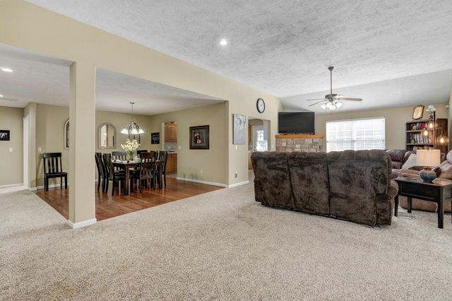 606 E Katella Circle, Nixa, MO 65714