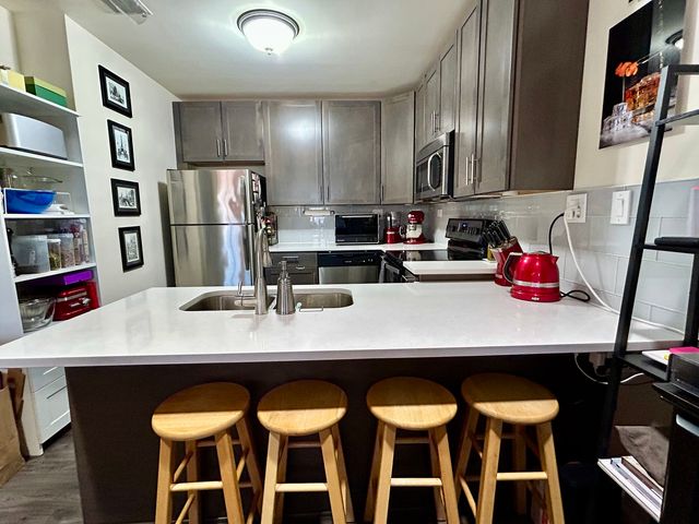 1849 Green Bay Road 2E, Highland Park, IL 60035