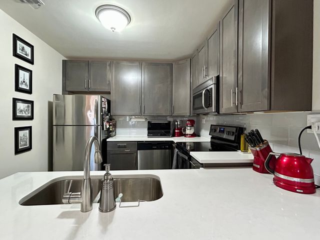 1849 Green Bay Road 2E, Highland Park, IL 60035