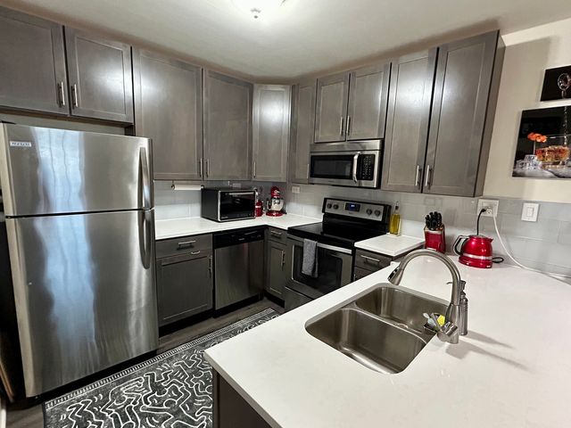 1849 Green Bay Road 2E, Highland Park, IL 60035