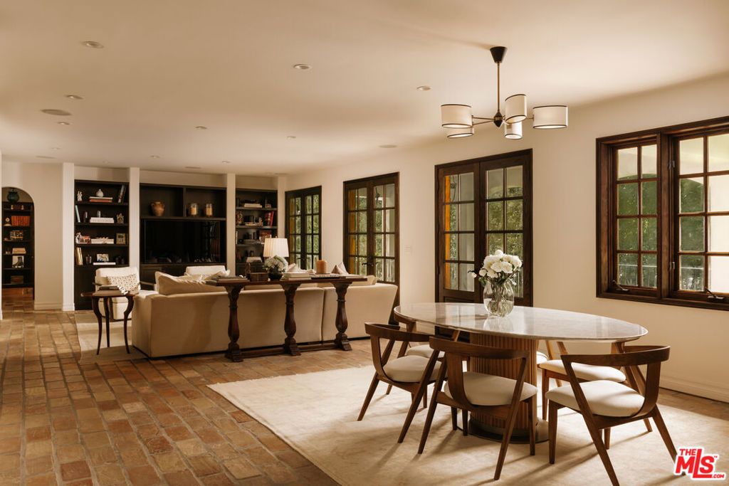 124 N Woodburn Drive, Los Angeles, CA 90049 — photo 5