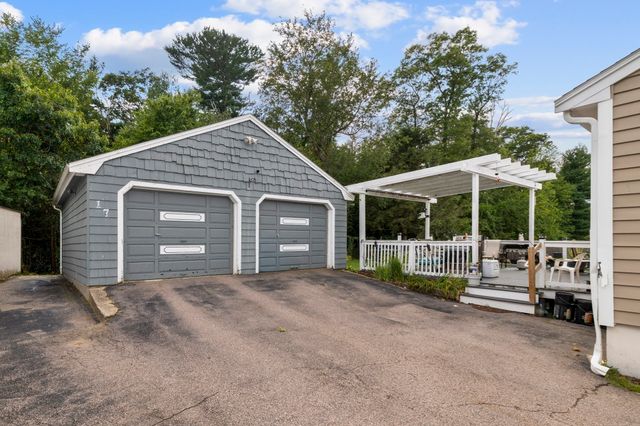 17 Acorn Dr, Randolph, MA 02368