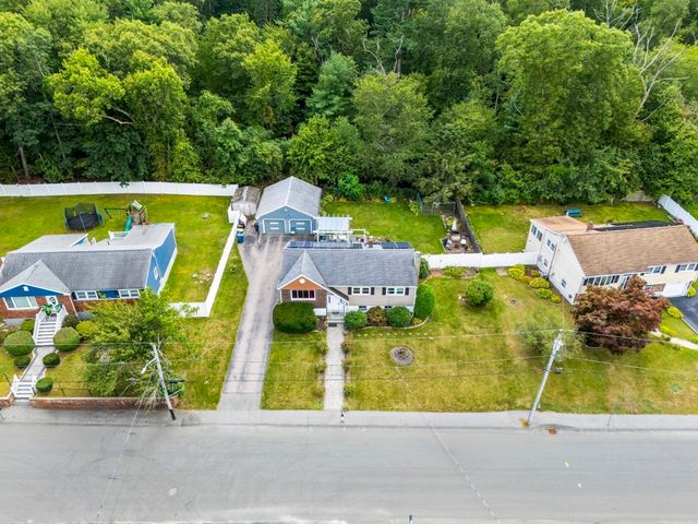 17 Acorn Dr, Randolph, MA 02368