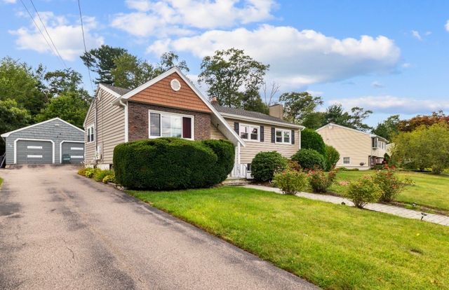 17 Acorn Dr, Randolph, MA 02368