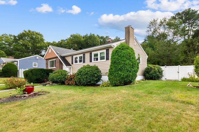 17 Acorn Dr, Randolph, MA 02368