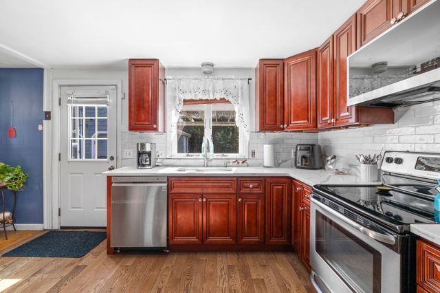 17 Acorn Dr, Randolph, MA 02368