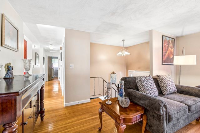 17 Acorn Dr, Randolph, MA 02368