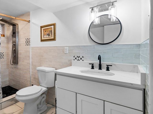 17 Acorn Dr, Randolph, MA 02368