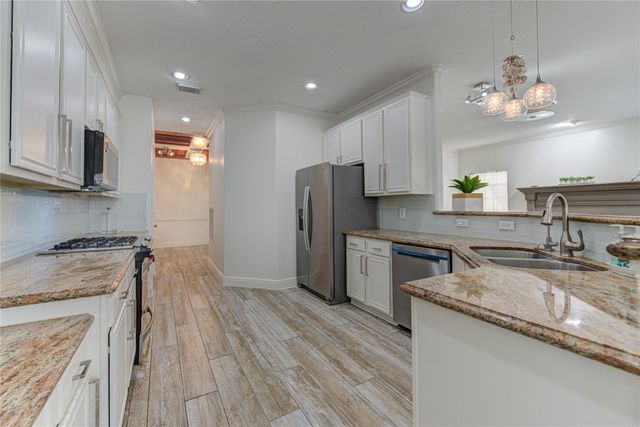 1115 Enclave Square E, Houston, TX 77077