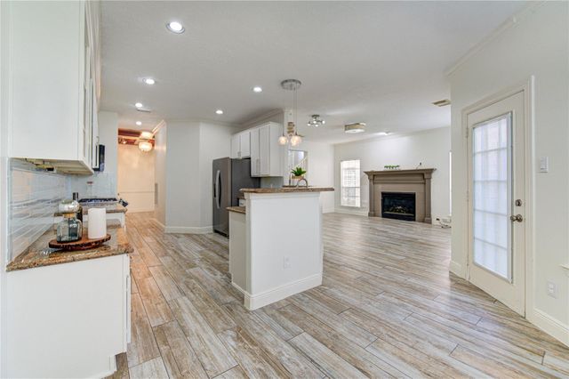 1115 Enclave Square E, Houston, TX 77077