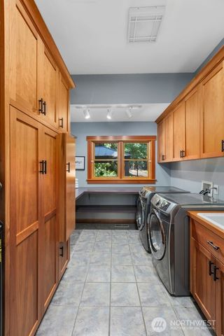 14677 Sivertson Road NE, Bainbridge Island, WA 98110