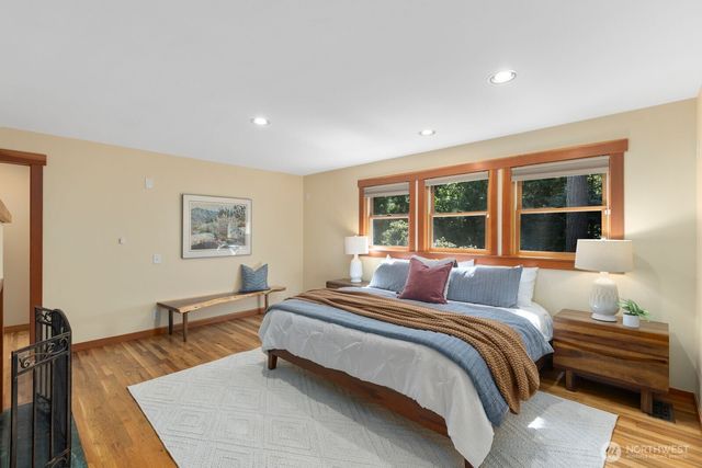 14677 Sivertson Road NE, Bainbridge Island, WA 98110