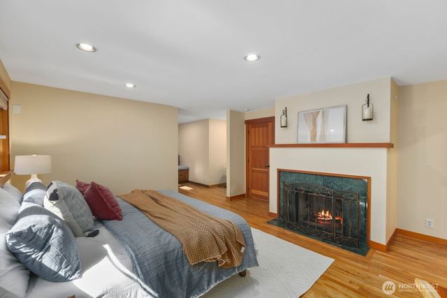 14677 Sivertson Road NE, Bainbridge Island, WA 98110