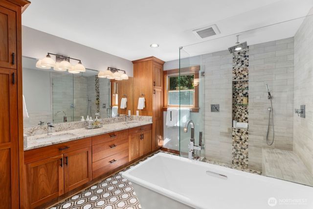 14677 Sivertson Road NE, Bainbridge Island, WA 98110