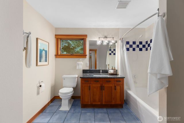 14677 Sivertson Road NE, Bainbridge Island, WA 98110