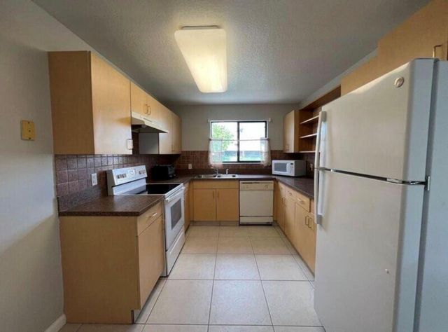 10225 NW 33rd Street, Sunrise, FL 33351