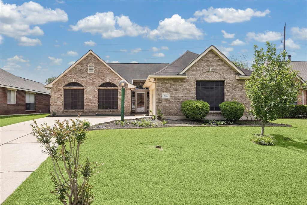 2726 N Larkspur Circle, Pearland, TX 77584