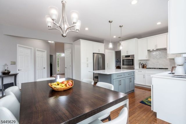 38 Music Mountain Blvd, West Amwell Twp., NJ 08530