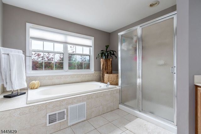 38 Music Mountain Blvd, West Amwell Twp., NJ 08530