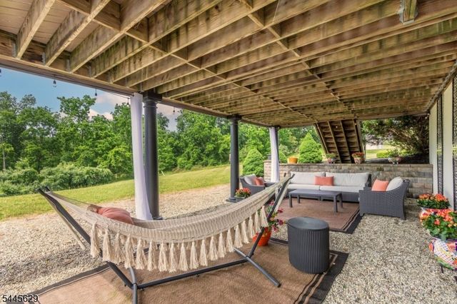 38 Music Mountain Blvd, West Amwell Twp., NJ 08530