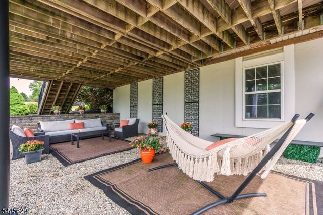 38 Music Mountain Blvd, West Amwell Twp., NJ 08530