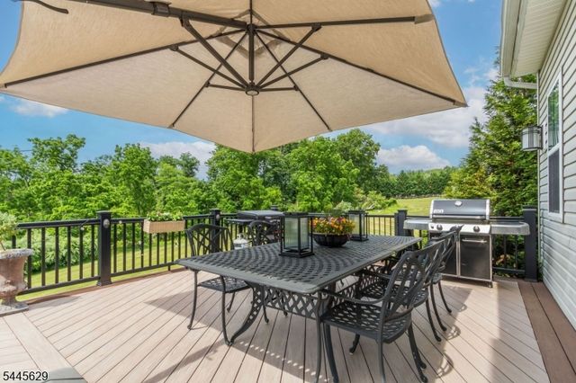 38 Music Mountain Blvd, West Amwell Twp., NJ 08530
