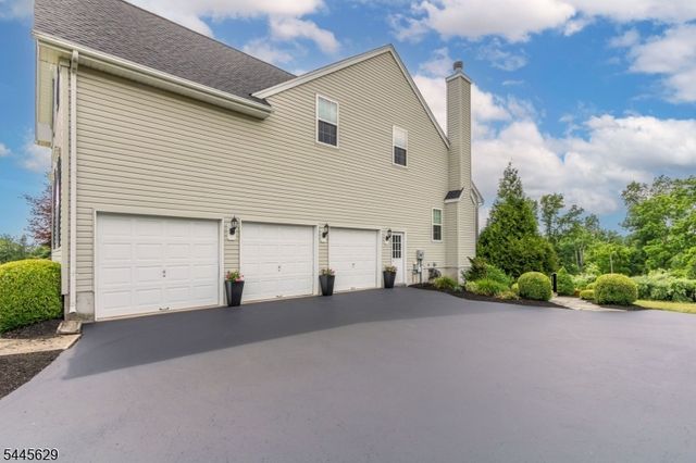 38 Music Mountain Blvd, West Amwell Twp., NJ 08530