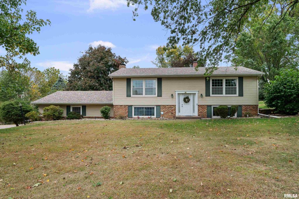 4836 W PLEASANT Street, Davenport, IA 52804