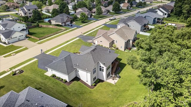 6226 Hathaway Trail, Roscoe, IL 61073
