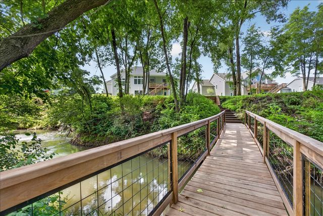 6226 Hathaway Trail, Roscoe, IL 61073