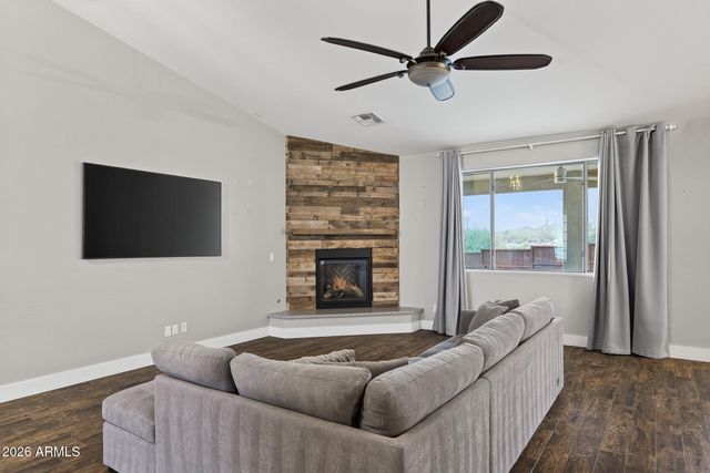 39722 N NEW RIVER Road, Phoenix, AZ 85086