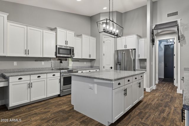 39722 N NEW RIVER Road, Phoenix, AZ 85086
