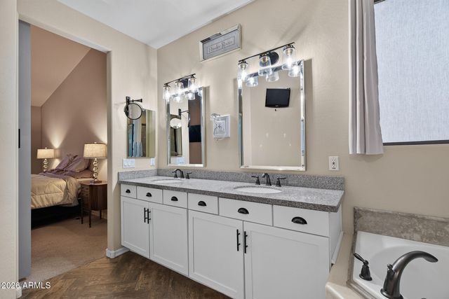 39722 N NEW RIVER Road, Phoenix, AZ 85086