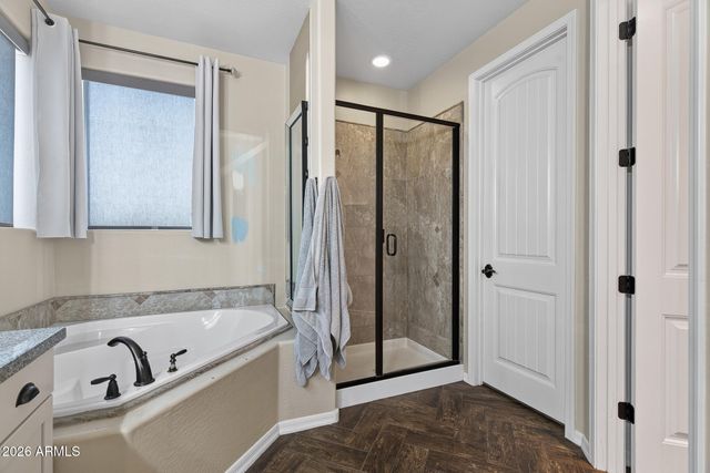 39722 N NEW RIVER Road, Phoenix, AZ 85086