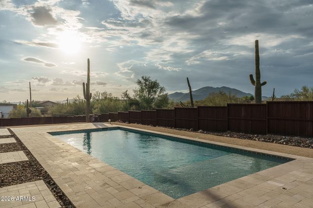 39722 N NEW RIVER Road, Phoenix, AZ 85086