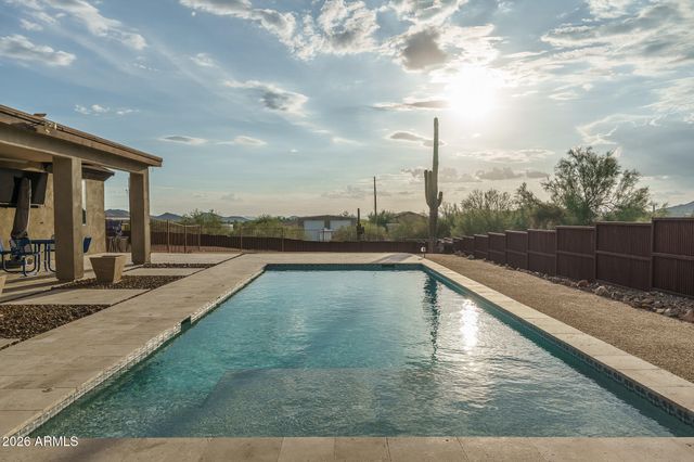 39722 N NEW RIVER Road, Phoenix, AZ 85086