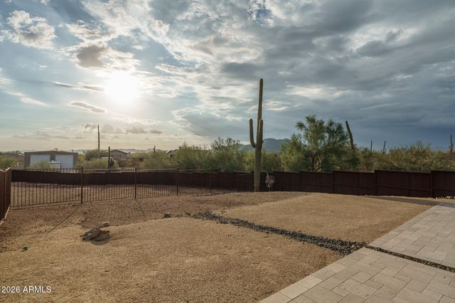 39722 N NEW RIVER Road, Phoenix, AZ 85086