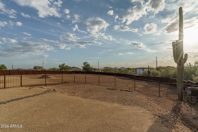 39722 N NEW RIVER Road, Phoenix, AZ 85086