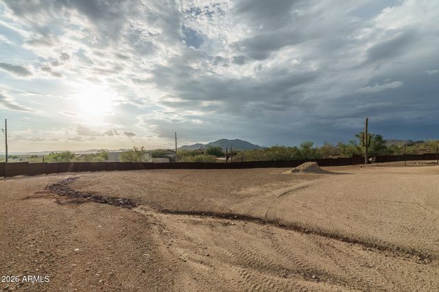 39722 N NEW RIVER Road, Phoenix, AZ 85086