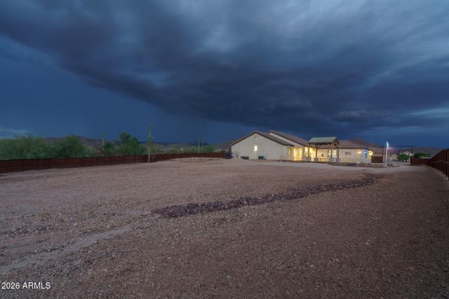 39722 N NEW RIVER Road, Phoenix, AZ 85086