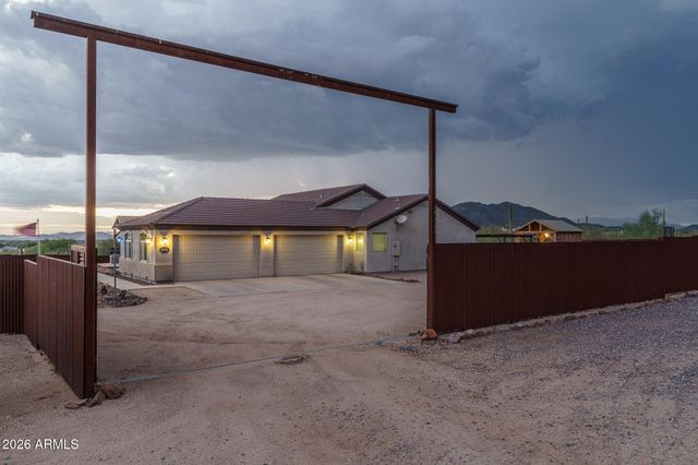 39722 N NEW RIVER Road, Phoenix, AZ 85086