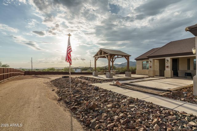 39722 N NEW RIVER Road, Phoenix, AZ 85086