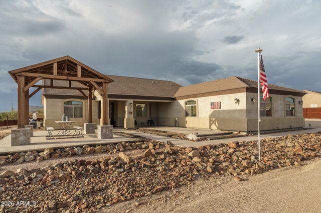 39722 N NEW RIVER Road, Phoenix, AZ 85086