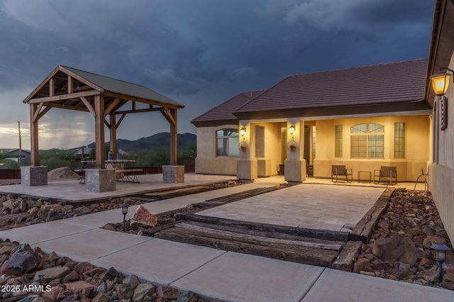 39722 N NEW RIVER Road, Phoenix, AZ 85086