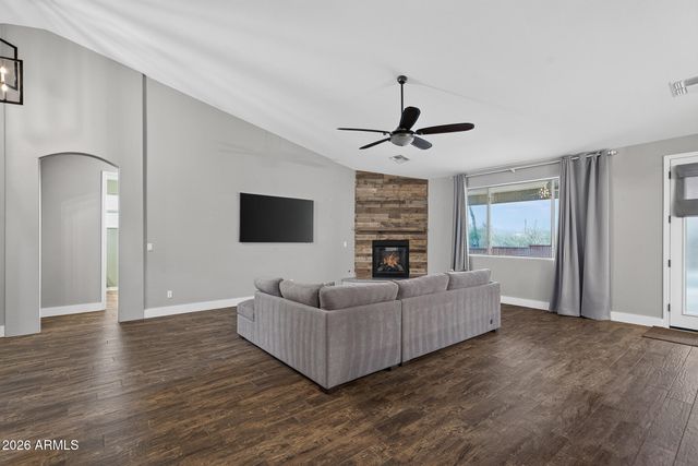 39722 N NEW RIVER Road, Phoenix, AZ 85086